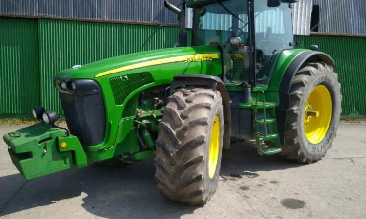 Трактор колісний John Deere 8220 - фото № 1
