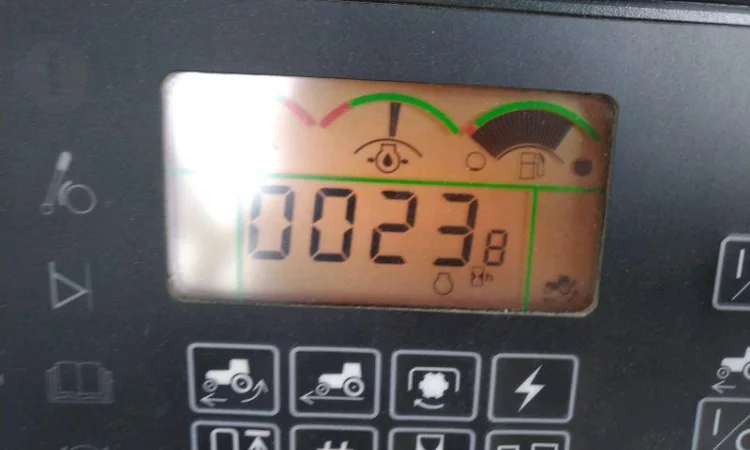 Трактор колісний John Deere 8220 - фото № 4