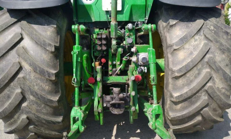 Трактор колісний John Deere 8220 - фото № 5