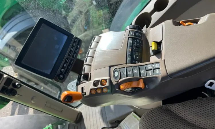 Трактор колісний John Deere 7230R - фото № 4