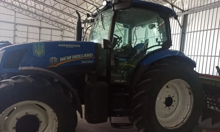 Трактор колісний New Holland T6050 - фото № 3