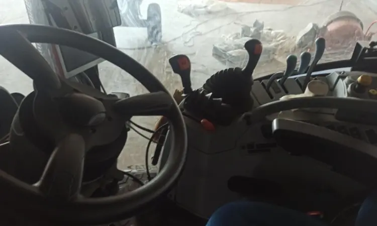 Трактор колісний New Holland T6050 - фото № 6
