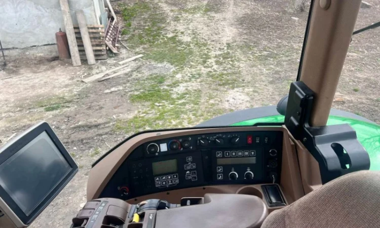 Трактор колісний John Deere 8520 - фото № 9