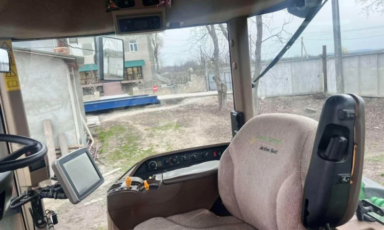 Трактор колісний John Deere 8520 - фото № 10