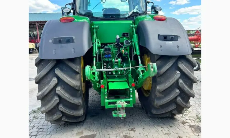 Колісний трактор John Deere 8370R - фото № 2
