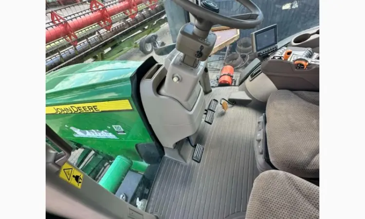 Колісний трактор John Deere 8370R - фото № 8