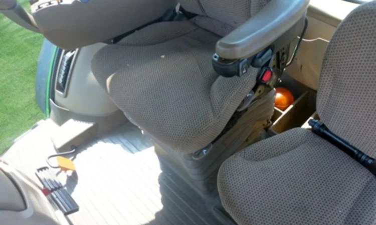 Трактор John Deere 8335R (2012) - фото № 5