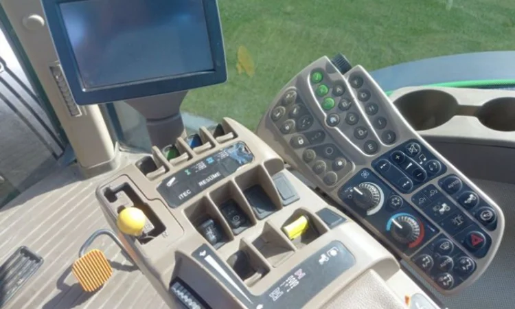 Трактор John Deere 8335R (2012) - фото № 6