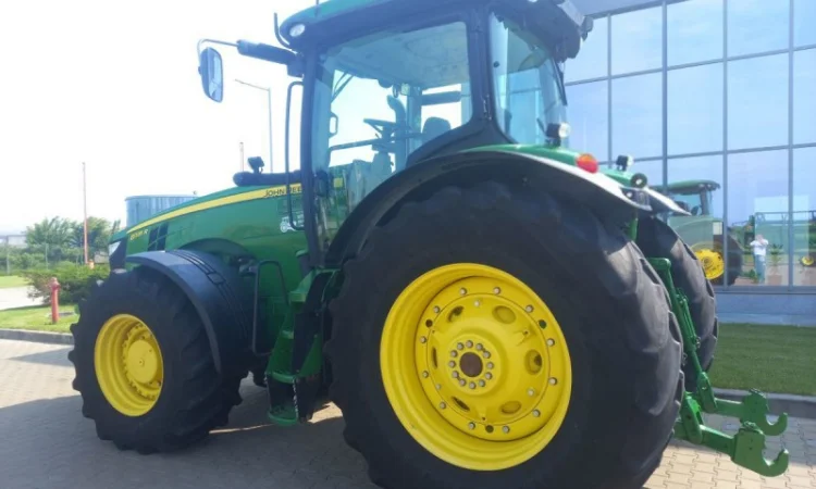 Трактор John Deere 8335R (2012) - фото № 7