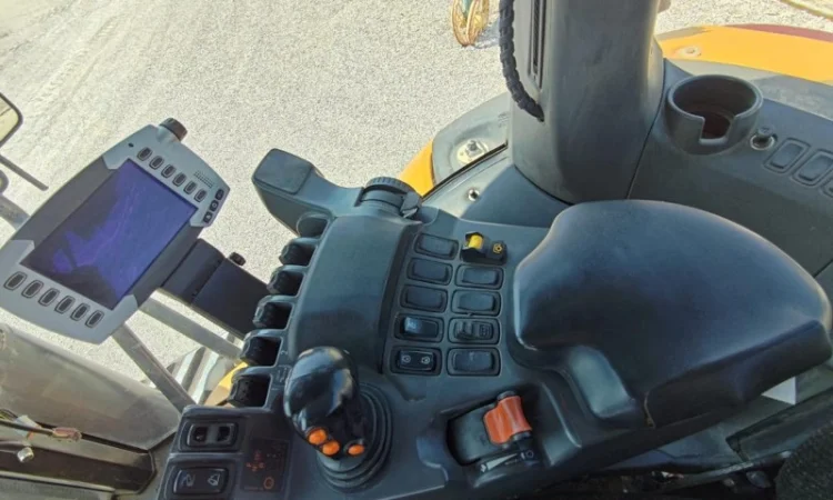 Трактор САТ Challenger MT775 Е (2017) - фото № 11