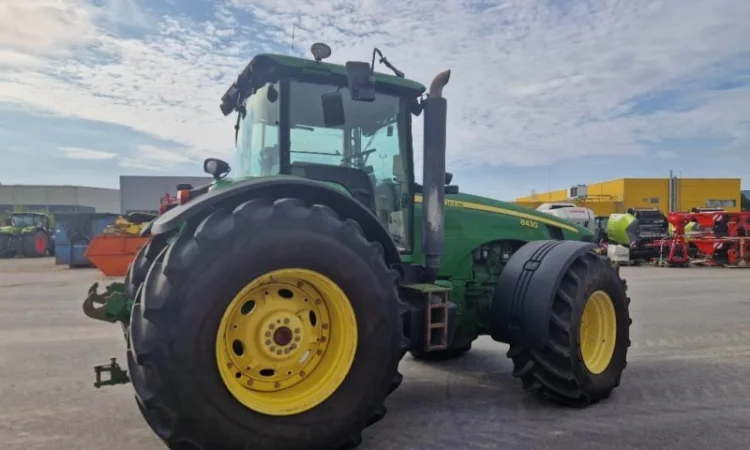 Трактор John Deere 8430 (2007) - фото № 5