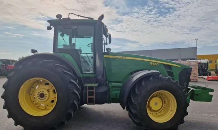 Трактор John Deere 8430 (2007) - фото № 2