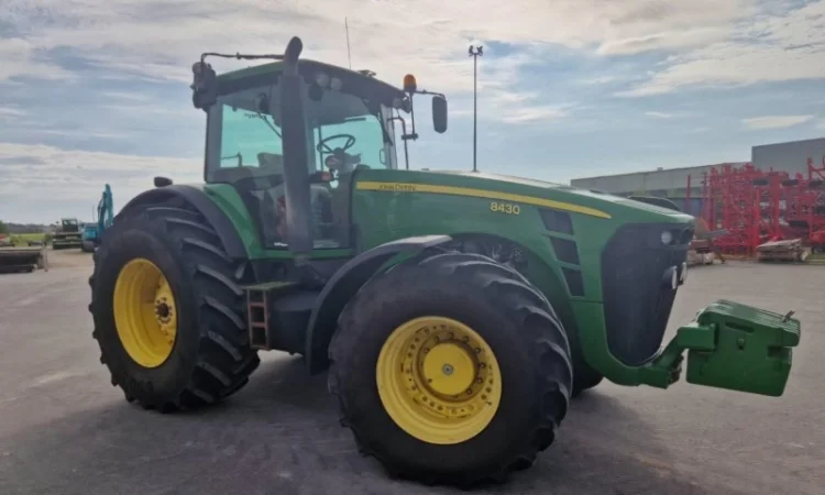 Трактор John Deere 8430 (2007) - фото № 3