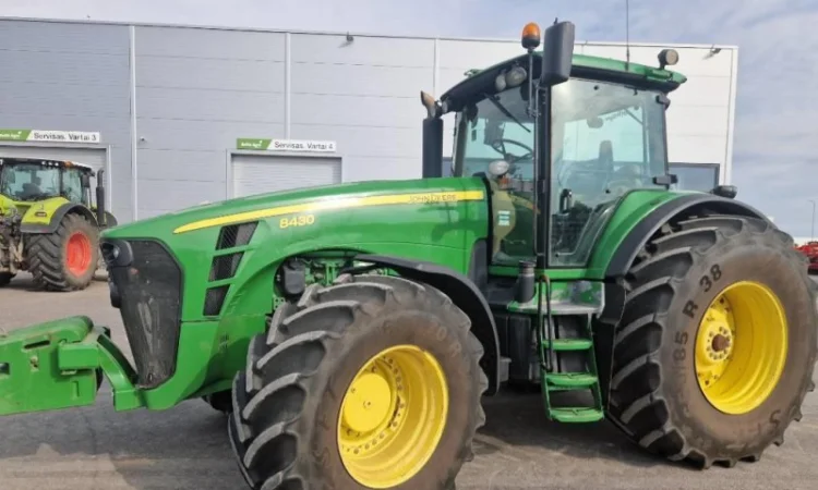 Трактор John Deere 8430 (2007) - фото № 4