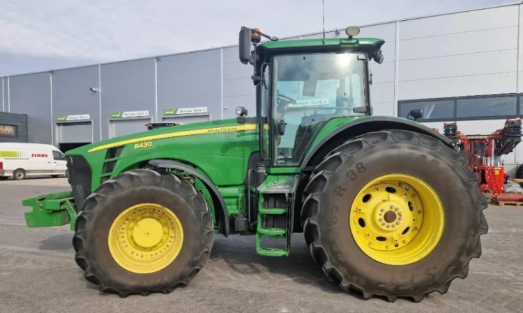 Трактор John Deere 8430 (2007) - фото № 8