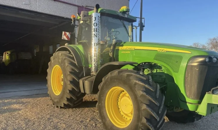 Трактор John Deere 8220 (2005) - фото № 2