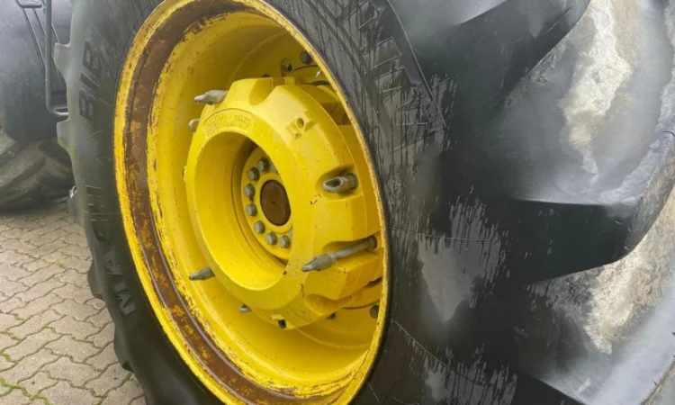 Трактор John Deere 8335R (2011) - PowerShift - фото № 2