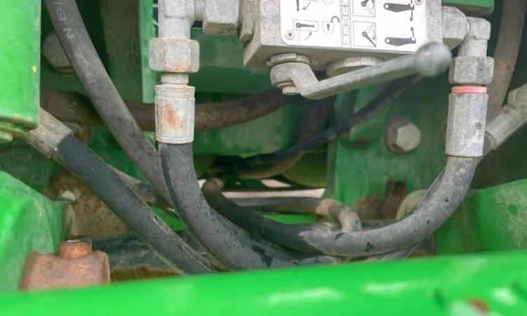 Трактор John Deere 8335R (2011) - PowerShift - фото № 11