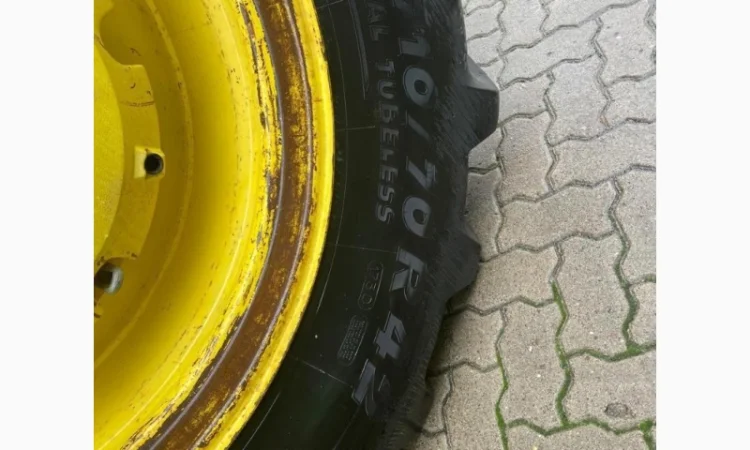 Трактор John Deere 8335R (2011) - PowerShift - фото № 8