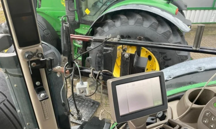 Трактор John Deere 8335R (2011) - PowerShift - фото № 4