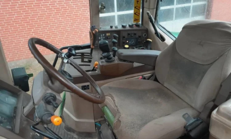 Трактор John Deere 6910 (2000) - Power Shift - фото № 8