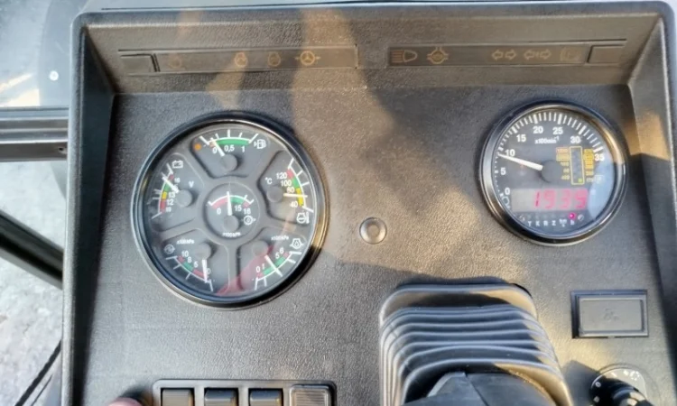 Трактор МТЗ 1025.2 Export - фото № 3