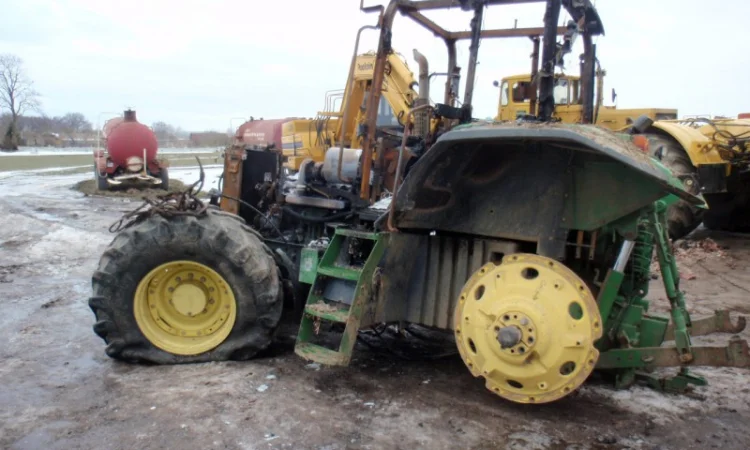 Трактор JOHN DEERE 7810 на запчасти - фото № 1