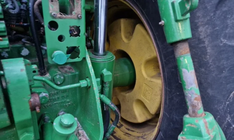 Трактор John Deere 8335R (2013) - PowerShift - фото № 6