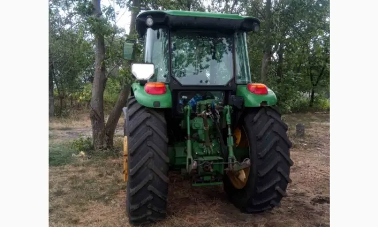 Колісний трактор John Deere 6130D - фото № 3