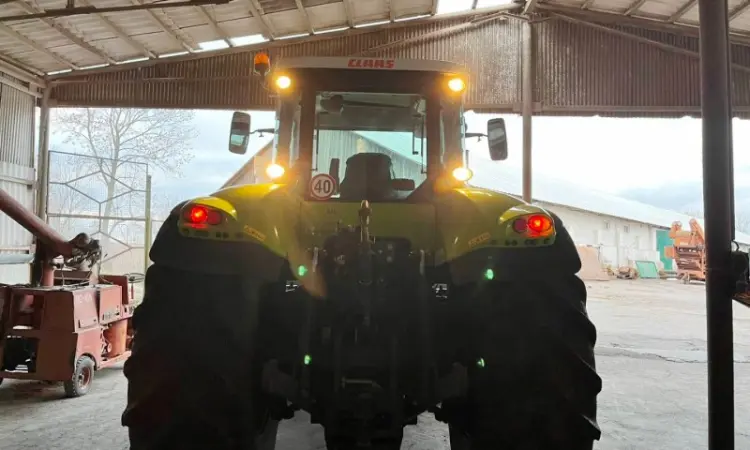 Трактор колісний Claas Axion 850 - фото № 7