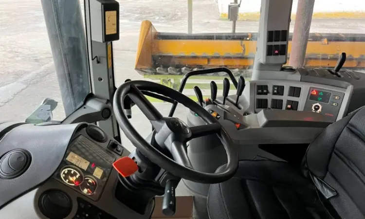 Трактор колісний Claas Axion 850 - фото № 8