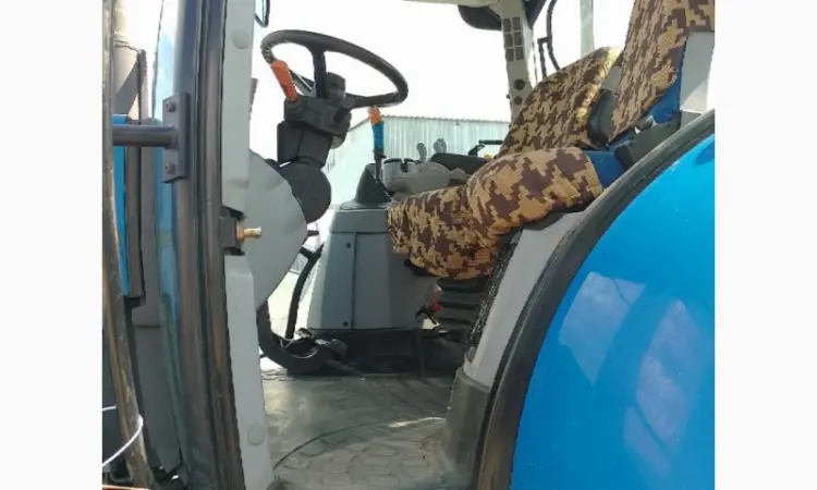 Трактор New Holland Т7060 - фото № 6