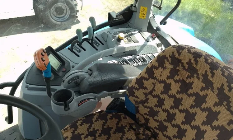 Трактор New Holland Т7060 - фото № 6