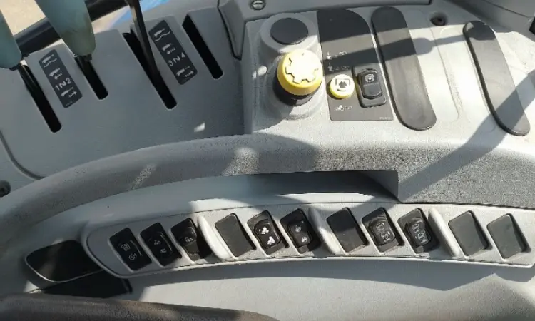Трактор New Holland Т7060 - фото № 8