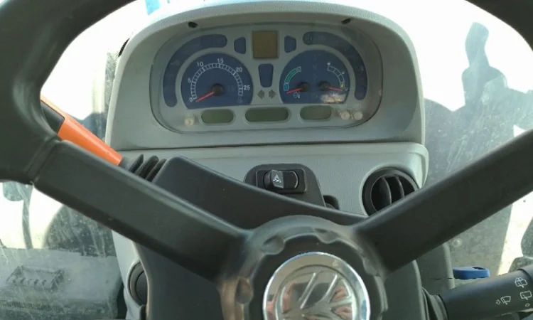 Трактор New Holland Т7060 - фото № 8