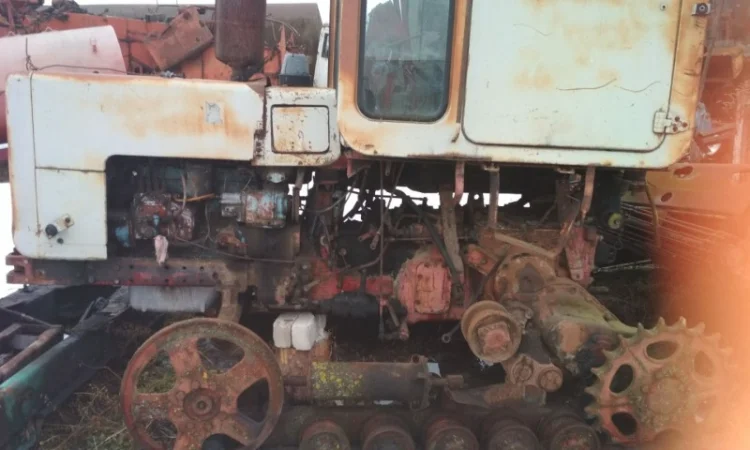 Пр. трактор Т-70 по запчастях, с гусеницей - фото № 1
