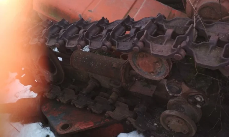 Пр. трактор Т-70 по запчастях, с гусеницей - фото № 12