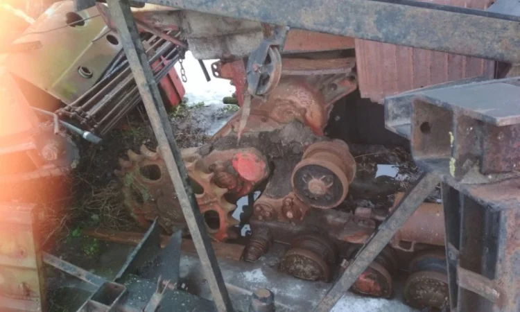 Пр. трактор Т-70 по запчастях, с гусеницей - фото № 13