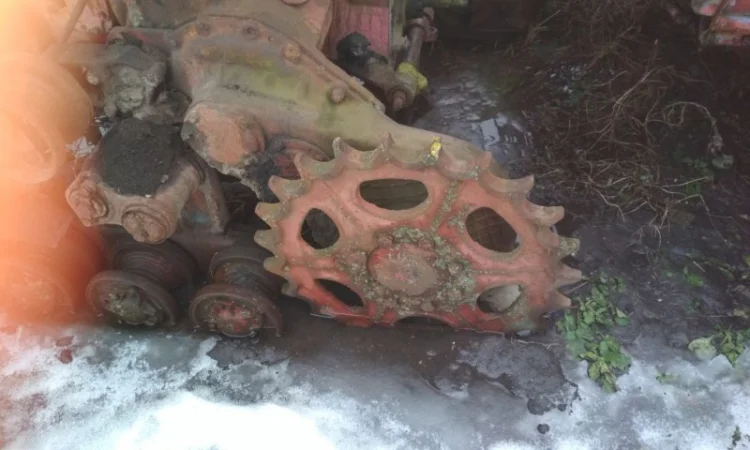 Пр. трактор Т-70 по запчастях, с гусеницей - фото № 2