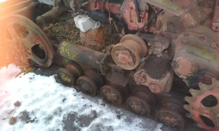 Пр. трактор Т-70 по запчастях, с гусеницей - фото № 4