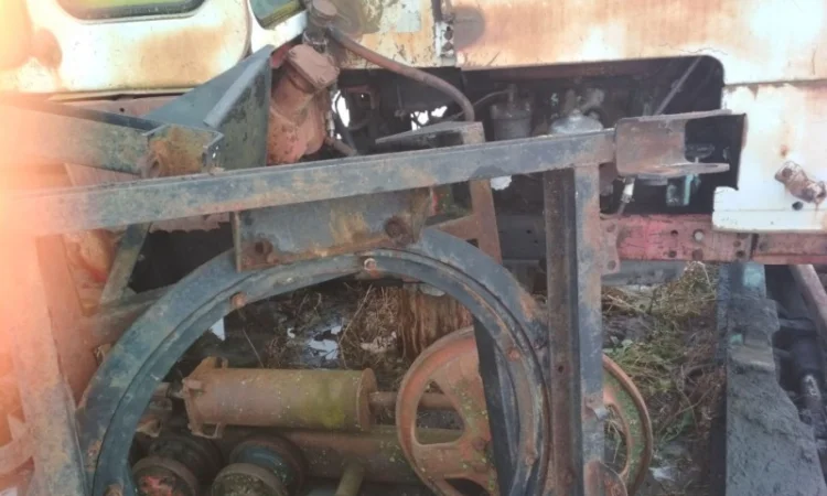 Пр. трактор Т-70 по запчастях, с гусеницей - фото № 7