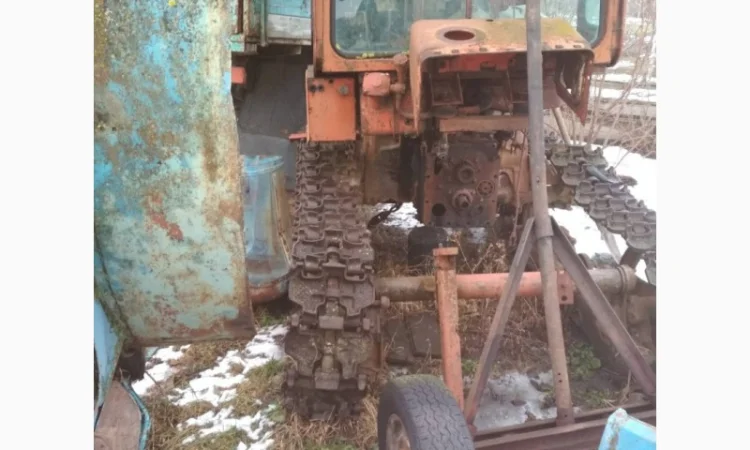 Пр. трактор Т-70 по запчастях, с гусеницей - фото № 9