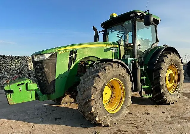 Трактор John Deere 8320R - фото № 1