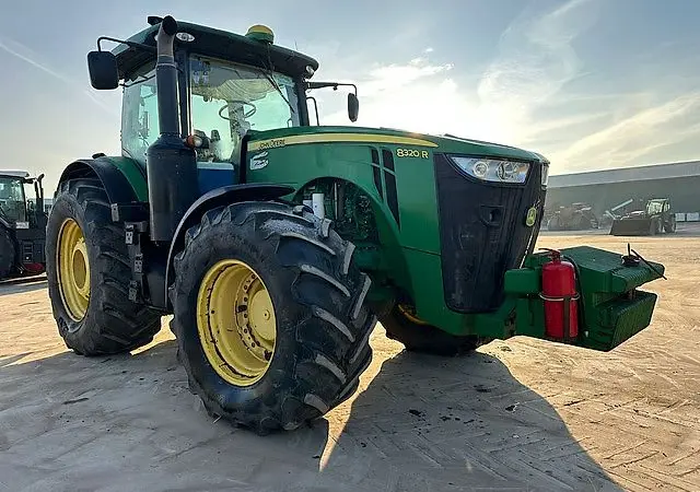 Трактор John Deere 8320R - фото № 2