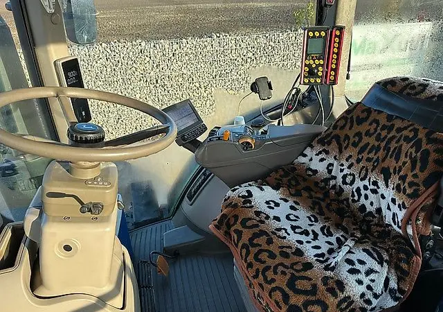 Трактор John Deere 8320R - фото № 3