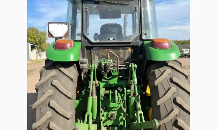 Трактор John Deere 6110B - фото № 3
