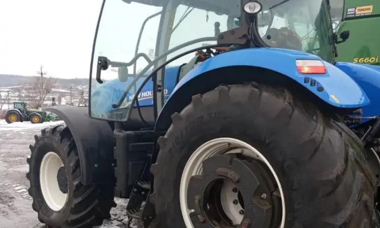Трактор New Holland Т7060 - фото № 3