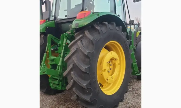 Трактор John Deere 6115 D - фото № 4