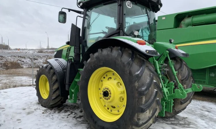 Трактор John Deere 7260R - фото № 1