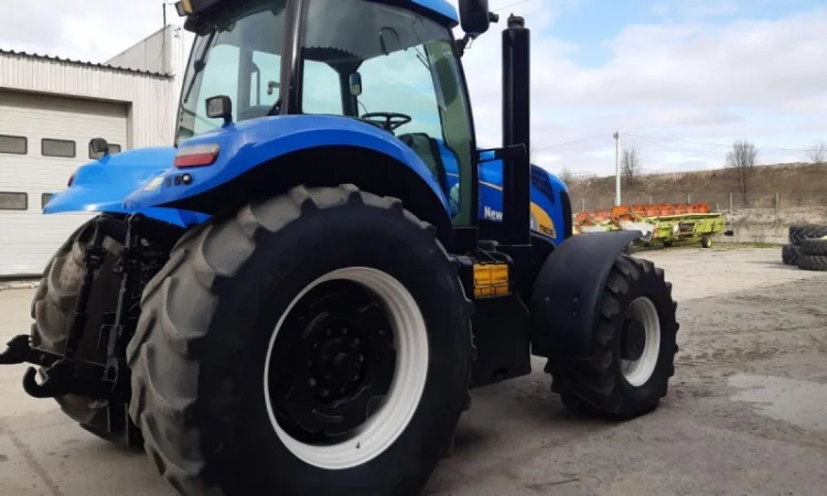 Трактор New Holland T8030 - фото № 2